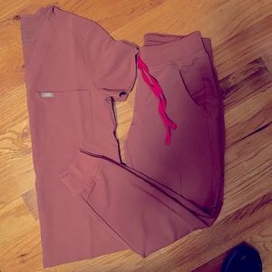 Figs Mauve scrub set. Catarina top size xs, Zamora joggers size xs/p